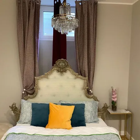 Beautiful Basement-tony Appartment-in The Heart Of