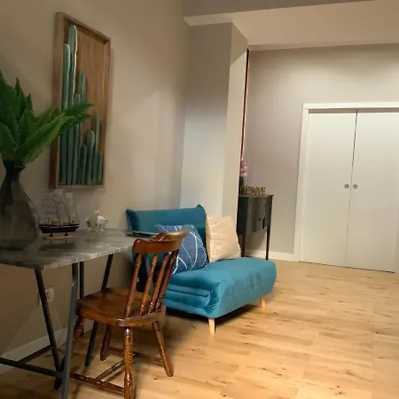 Beautiful Basement-tony Appartment-in The Heart Of アパート *